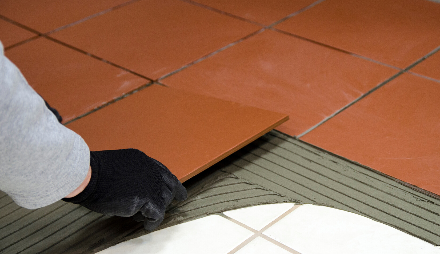 Temperature related expansion and contraction on tiles SaintGobain